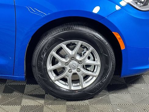 New 2026 Chrysler Pacifica Select FWD image 22