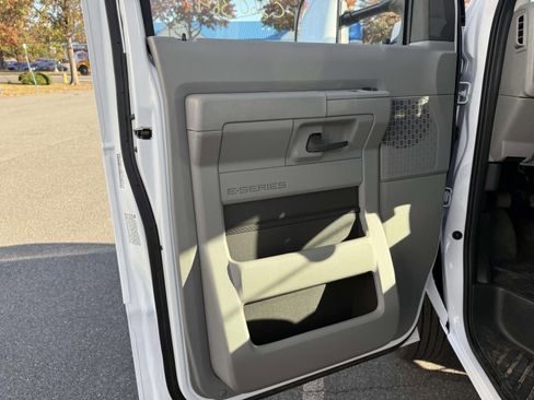 New 2026 Ford E-450 and Econoline 450 Super Duty w/ Power Equipment Group image 8