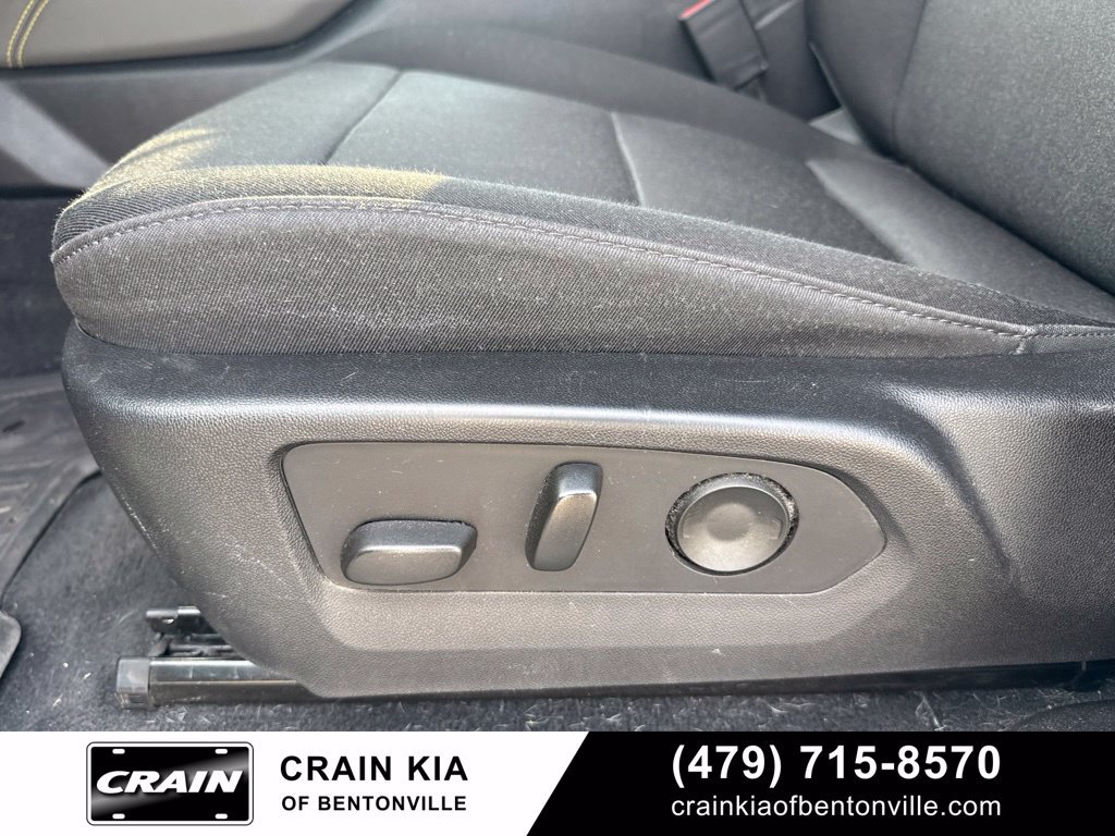 Used 2024 Chevrolet Colorado W/T w/ WT Convenience Package II RWD image 12