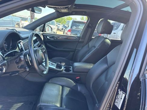 Used 2023 Porsche Macan AWD/4WD image 5