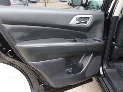 Used 2019 Nissan Pathfinder S image 25