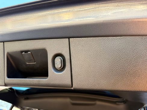 Used 2018 GMC Yukon XL Denali w/ Enhanced Security Package image 21