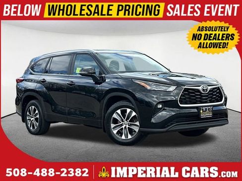 Used 2023 Toyota Highlander XLE image 1