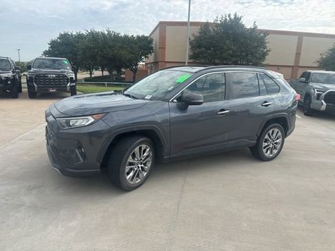 Used 2019 Toyota RAV4 Limited w/ Cold Weather Package FWD image 7