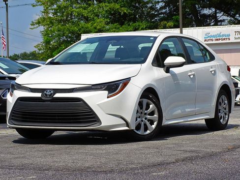 Used 2023 Toyota Corolla LE FWD image 5