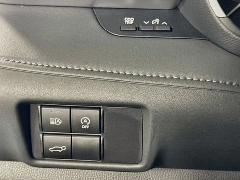 Certified 2025 Toyota Highlander XLE FWD image 11