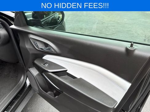 Used 2025 Chevrolet Trax LT w/ Sunroof Package FWD image 24