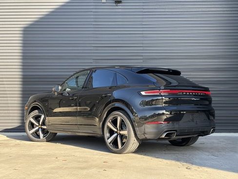 Certified 2025 Porsche Cayenne Coupe image 3