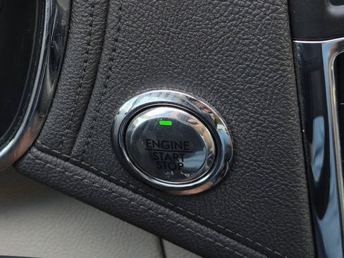 Used 2020 Lincoln Continental w/ Premium Package FWD image 32