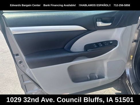 Used 2016 Toyota Highlander XLE AWD/4WD image 17
