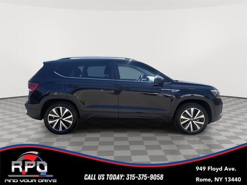 Used 2023 Volkswagen Taos SE image 6