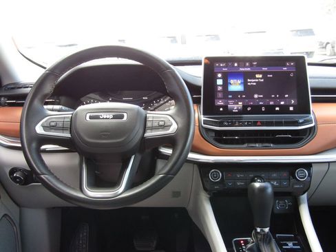 Used 2022 Jeep Compass Limited w/ Sun and Sound Group image 5