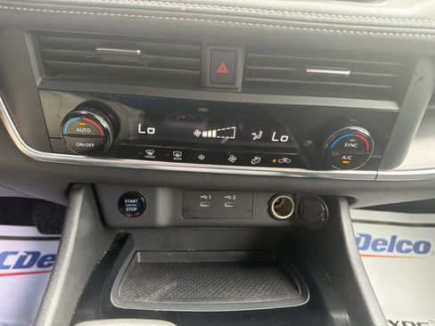Used 2025 Nissan Rogue SV FWD image 18
