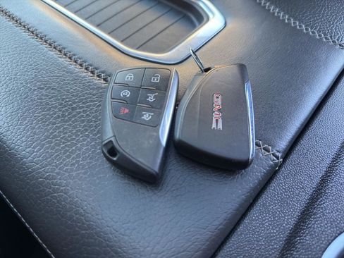 Used 2021 GMC Yukon Denali image 30