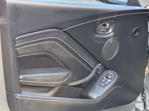 Used 2019 Aston Martin V8 Vantage Coupe RWD image 15
