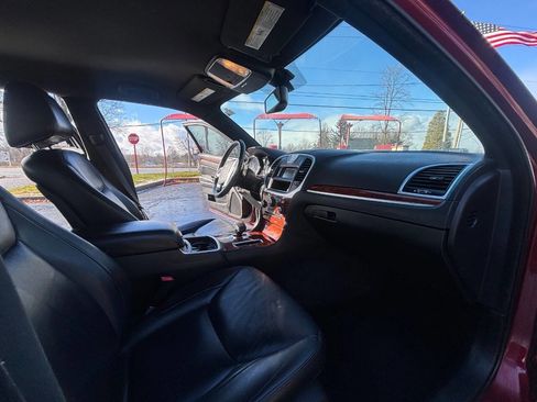 Used 2012 Chrysler 300 Limited image 10