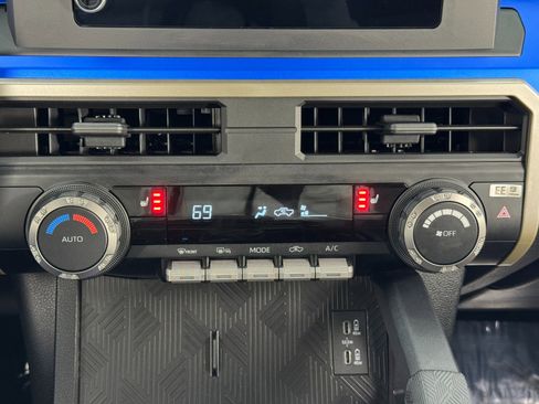 Used 2025 Toyota Tacoma TRD Off-Road image 28