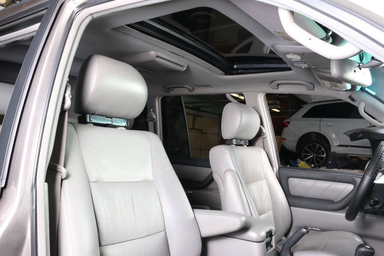 Used 2004 Toyota Land Cruiser AWD/4WD image 44
