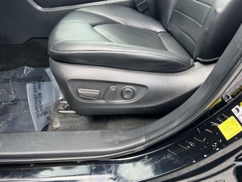 Used 2024 Toyota Highlander XLE AWD/4WD image 14