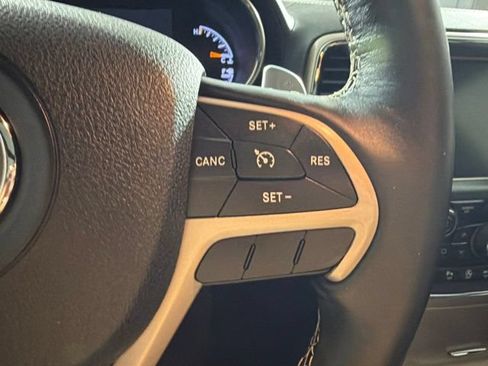 Certified 2017 Jeep Grand Cherokee Overland AWD/4WD image 25