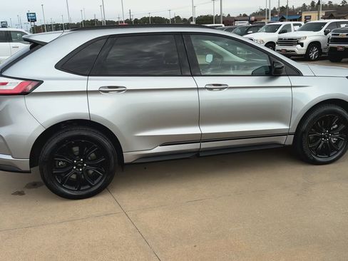 Used 2024 Ford Edge SE w/ Black Appearance Package AWD/4WD image 2