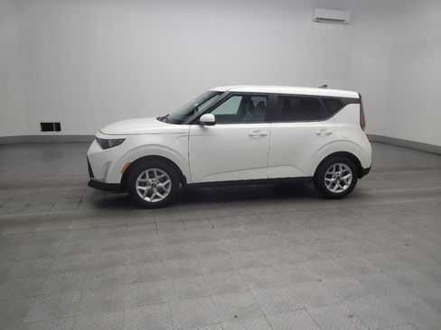 Used 2023 Kia Soul LX w/ LX Technology Package FWD image 2