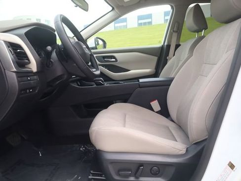 Used 2025 Nissan Rogue SV FWD image 13