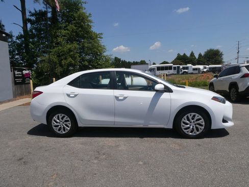 Used 2018 Toyota Corolla LE FWD image 4