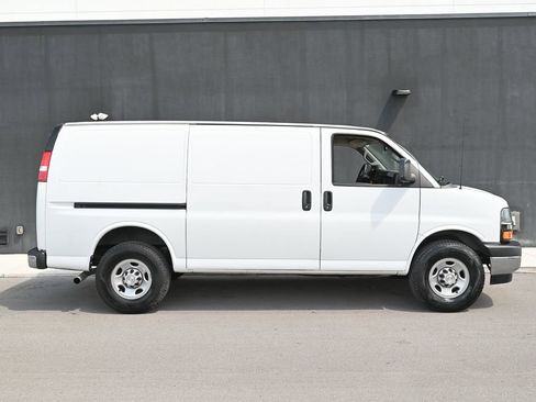Used 2022 Chevrolet Express 2500 w/ Driver Convenience Package image 7