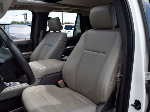 Used 2020 Ford Expedition XLT w/ Equipment Group 202A RWD image 16