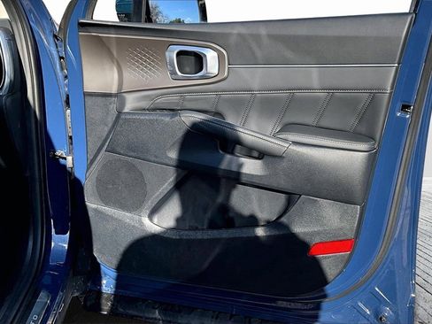 Used 2025 Kia Sorento SX image 19