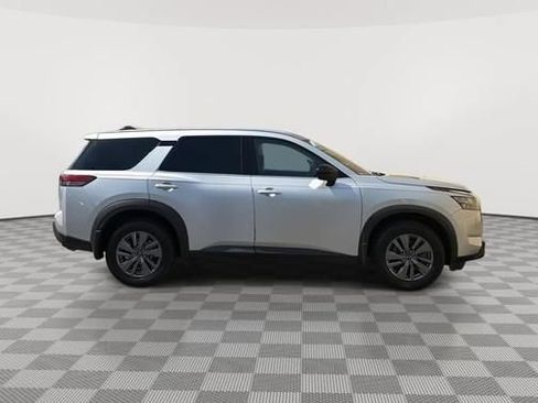 Used 2023 Nissan Pathfinder S AWD/4WD image 2