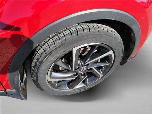 Used 2021 Toyota C-HR Limited image 9