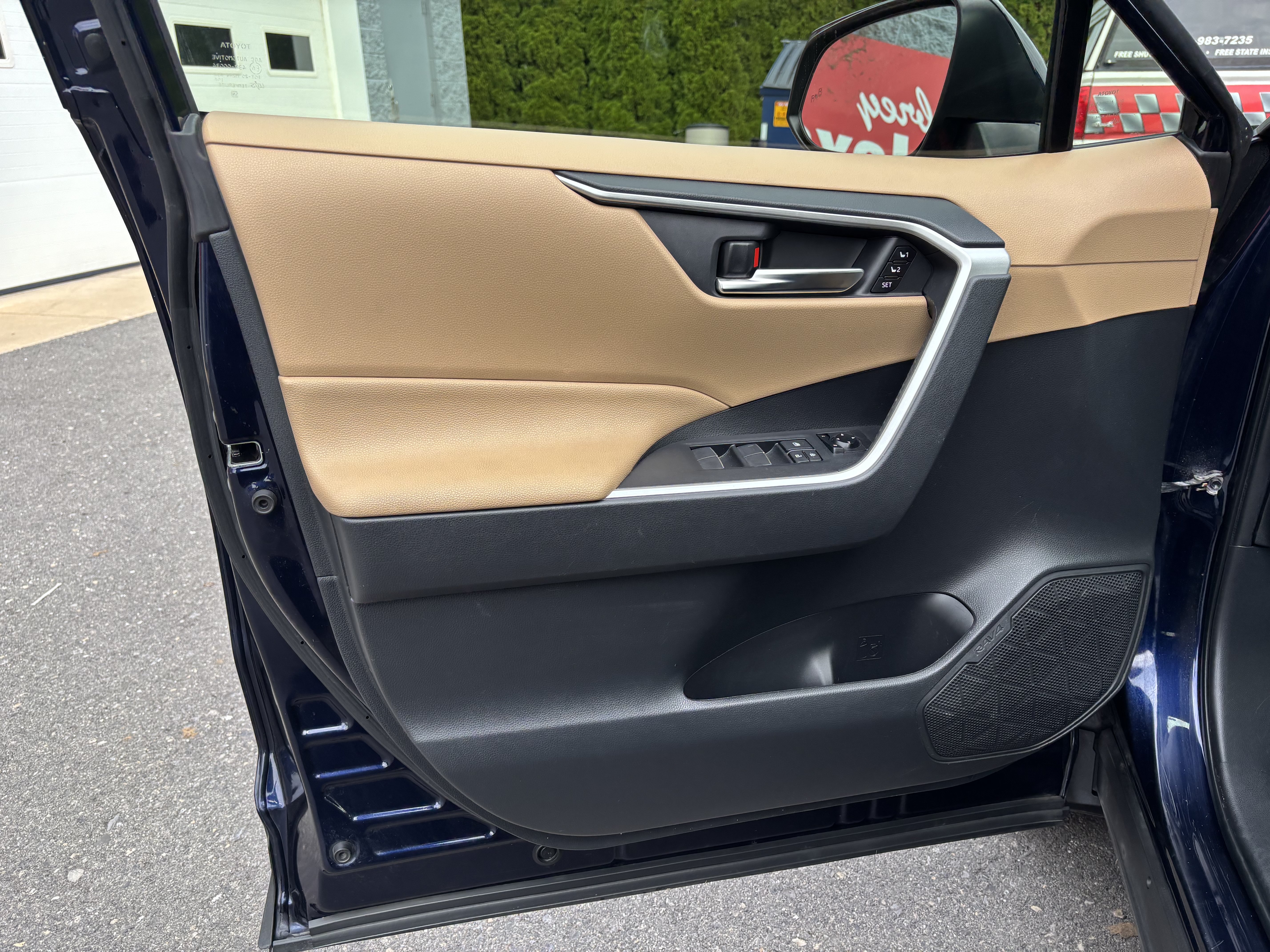 Used 2020 Toyota RAV4 XLE Premium AWD/4WD image 16