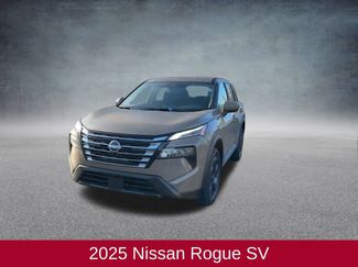 Used 2025 Nissan Rogue SV video 3