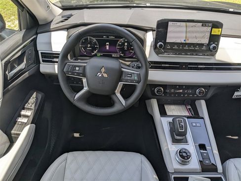 New 2025 Mitsubishi Outlander SEL image 17