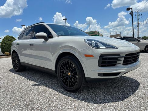 Used 2023 Porsche Cayenne AWD/4WD image 10
