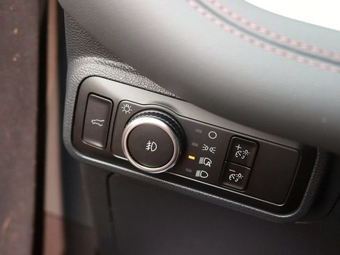 Used 2025 Ford Explorer Active w/ Active Comfort Package RWD image 28