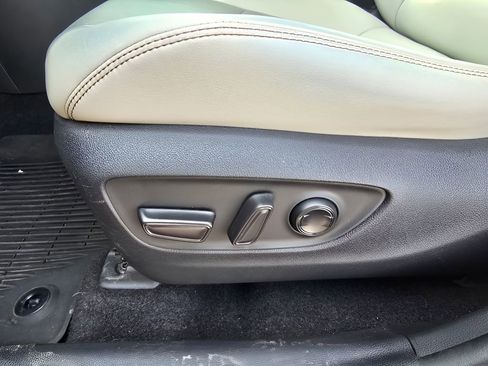 Used 2021 Toyota RAV4 XLE Premium image 15