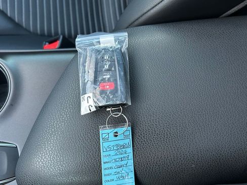 Used 2024 Toyota Camry SE w/ Convenience Package image 40