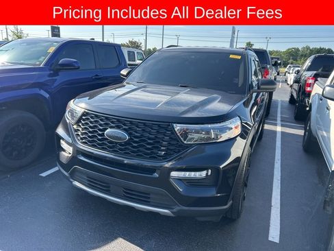 Used 2020 Ford Explorer XLT w/ Equipment Group 202A AWD/4WD image 11