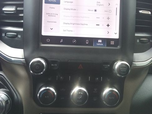 Used 2022 RAM 1500 Laramie AWD/4WD image 29