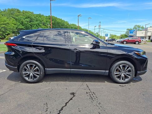 Used 2021 Toyota Venza LE AWD/4WD image 7