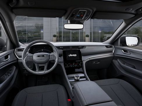 Used 2025 Jeep Grand Cherokee 4WD image 14