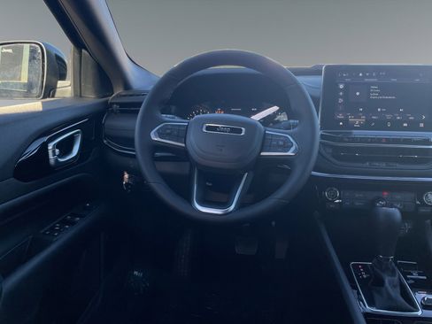 New 2026 Jeep Compass Latitude image 12