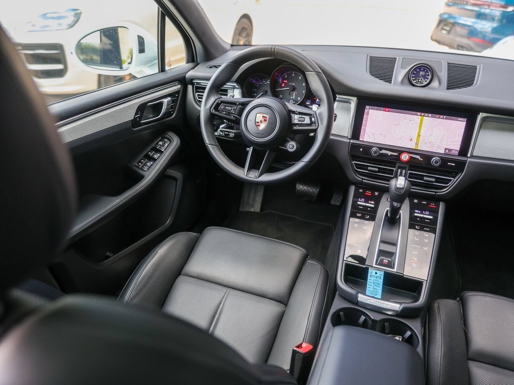 Certified 2026 Porsche Macan AWD/4WD image 34