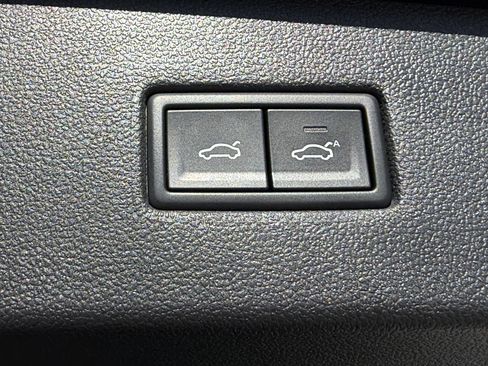 Used 2019 Volkswagen Tiguan SEL Premium w/ 3rd Row Seat Package image 12