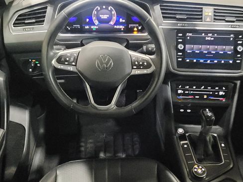 Used 2022 Volkswagen Tiguan SE w/ Panoramic Sunroof Package AWD/4WD image 22