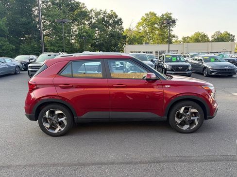 Used 2023 Hyundai Venue SEL FWD image 4