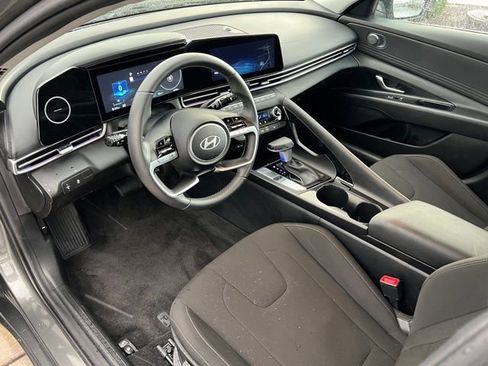 Certified 2025 Hyundai Elantra SEL image 15